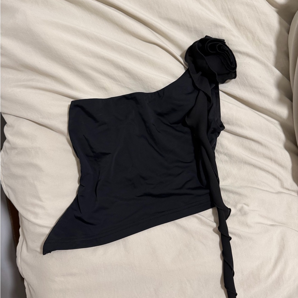 Princess Polly Black Asymmetrical Top - Picture 3 of 4